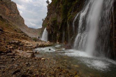 Dünyanın en yüksek ikinci şelalesi olarak bilinen Kapuzba Şelalesi son zamanlarda güzelliği ile araştırılan yerlerden biri olmaya devam ediyor..