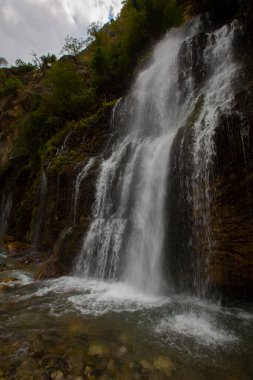 Dünyanın en yüksek ikinci şelalesi olarak bilinen Kapuzba Şelalesi son zamanlarda güzelliği ile araştırılan yerlerden biri olmaya devam ediyor..