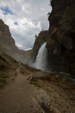 Dünyanın en yüksek ikinci şelalesi olarak bilinen Kapuzba Şelalesi son zamanlarda güzelliği ile araştırılan yerlerden biri olmaya devam ediyor..