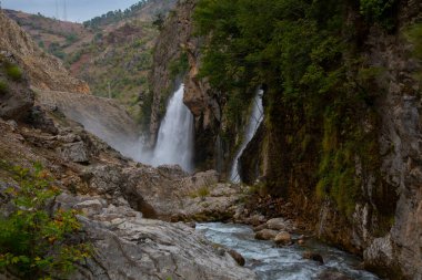 Dünyanın en yüksek ikinci şelalesi olarak bilinen Kapuzba Şelalesi son zamanlarda güzelliği ile araştırılan yerlerden biri olmaya devam ediyor..