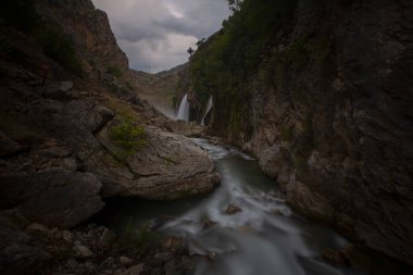 Dünyanın en yüksek ikinci şelalesi olarak bilinen Kapuzba Şelalesi son zamanlarda güzelliği ile araştırılan yerlerden biri olmaya devam ediyor..