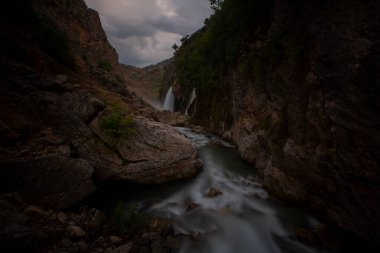 Dünyanın en yüksek ikinci şelalesi olarak bilinen Kapuzba Şelalesi son zamanlarda güzelliği ile araştırılan yerlerden biri olmaya devam ediyor..