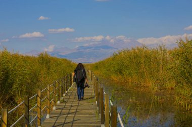 Sultan Bataklıkları, Orta Anadolu Bölgesi Kayseri il sınırları içinde Develi, Yahyal ve Yeilhisar ilçeleri tarafından oluşturulan üçgende yer almaktadır..