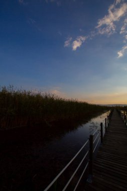 Sultan Bataklıkları, Orta Anadolu Bölgesi Kayseri il sınırları içinde Develi, Yahyal ve Yeilhisar ilçeleri tarafından oluşturulan üçgende yer almaktadır..