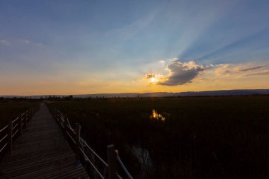 Sultan Bataklıkları, Orta Anadolu Bölgesi Kayseri il sınırları içinde Develi, Yahyal ve Yeilhisar ilçeleri tarafından oluşturulan üçgende yer almaktadır..
