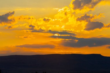 Sultan Bataklıkları, Orta Anadolu Bölgesi Kayseri il sınırları içinde Develi, Yahyal ve Yeilhisar ilçeleri tarafından oluşturulan üçgende yer almaktadır..