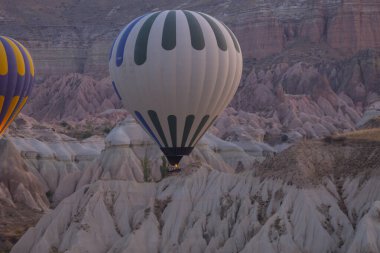 Kapadokya 'daki en popüler etkinliklerden biri sıcak hava balonlu Kapadokya' dır..