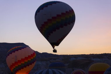 Kapadokya 'daki en popüler etkinliklerden biri sıcak hava balonlu Kapadokya' dır..
