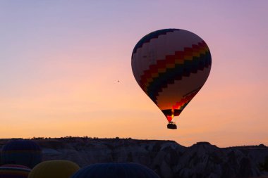 Kapadokya 'daki en popüler etkinliklerden biri sıcak hava balonlu Kapadokya' dır..