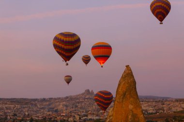 Kapadokya 'daki en popüler etkinliklerden biri sıcak hava balonlu Kapadokya' dır..