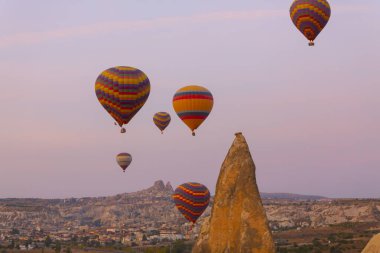 Kapadokya 'daki en popüler etkinliklerden biri sıcak hava balonlu Kapadokya' dır..