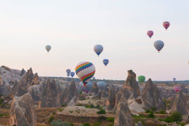 Kapadokya 'daki en popüler etkinliklerden biri sıcak hava balonlu Kapadokya' dır..