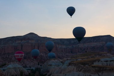 Kapadokya 'daki en popüler etkinliklerden biri sıcak hava balonlu Kapadokya' dır..