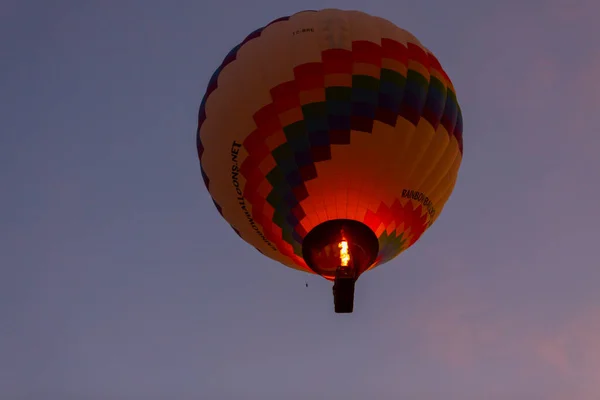 在Cappadocia最受欢迎的活动之一是使用热气球的Cappadocia — 图库照片