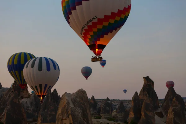 Jednym Najbardziej Popularnych Działań Kapadocji Jest Kapadocja Balonami Ogrzane Powietrze — Zdjęcie stockowe