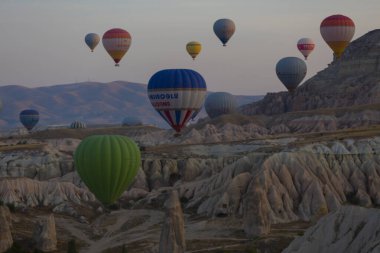 Kapadokya 'daki en popüler etkinliklerden biri sıcak hava balonlu Kapadokya' dır..