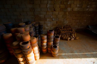 Çömlek fabrikası ve çömlek yapımı.