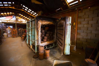 Çömlek fabrikası ve çömlek yapımı.