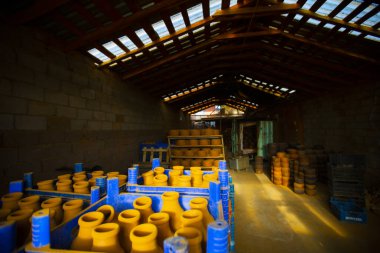 Çömlek fabrikası ve çömlek yapımı.