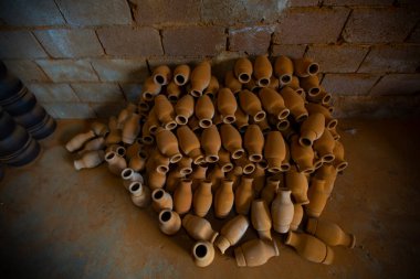 Çömlek fabrikası ve çömlek yapımı.