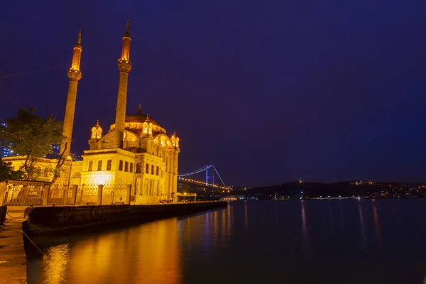 Bosphorus Great Mecidiye清真寺 Ortaky清真寺 — 图库照片