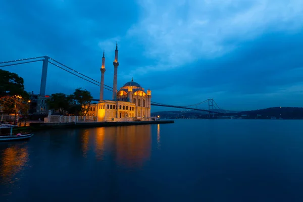 Bosporus Grote Mecidiye Moskee Ortaky Moskee — Stockfoto