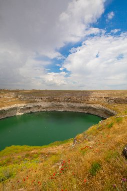 Bölgede bilinen en eski çukurun Konya 'nın 70 kilometre kuzeydoğusunda yer alan ve Karatay ilçesi sınırları içinde bulunan Kzren subatanı olduğu belirtildi..