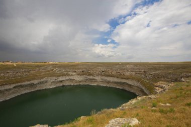Bölgede bilinen en eski çukurun Konya 'nın 70 kilometre kuzeydoğusunda yer alan ve Karatay ilçesi sınırları içinde bulunan Kzren subatanı olduğu belirtildi..