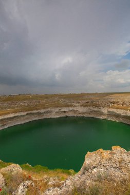 Bölgede bilinen en eski çukurun Konya 'nın 70 kilometre kuzeydoğusunda yer alan ve Karatay ilçesi sınırları içinde bulunan Kzren subatanı olduğu belirtildi..