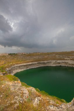 Bölgede bilinen en eski çukurun Konya 'nın 70 kilometre kuzeydoğusunda yer alan ve Karatay ilçesi sınırları içinde bulunan Kzren subatanı olduğu belirtildi..