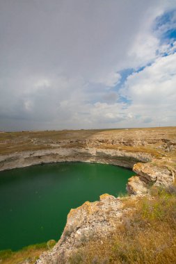 Bölgede bilinen en eski çukurun Konya 'nın 70 kilometre kuzeydoğusunda yer alan ve Karatay ilçesi sınırları içinde bulunan Kzren subatanı olduğu belirtildi..