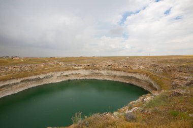 Bölgede bilinen en eski çukurun Konya 'nın 70 kilometre kuzeydoğusunda yer alan ve Karatay ilçesi sınırları içinde bulunan Kzren subatanı olduğu belirtildi..