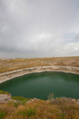 Bölgede bilinen en eski çukurun Konya 'nın 70 kilometre kuzeydoğusunda yer alan ve Karatay ilçesi sınırları içinde bulunan Kzren subatanı olduğu belirtildi..