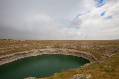 Bölgede bilinen en eski çukurun Konya 'nın 70 kilometre kuzeydoğusunda yer alan ve Karatay ilçesi sınırları içinde bulunan Kzren subatanı olduğu belirtildi..