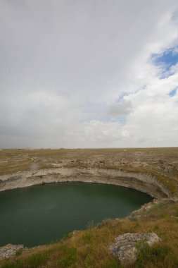 Bölgede bilinen en eski çukurun Konya 'nın 70 kilometre kuzeydoğusunda yer alan ve Karatay ilçesi sınırları içinde bulunan Kzren subatanı olduğu belirtildi..