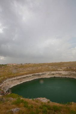 Bölgede bilinen en eski çukurun Konya 'nın 70 kilometre kuzeydoğusunda yer alan ve Karatay ilçesi sınırları içinde bulunan Kzren subatanı olduğu belirtildi..