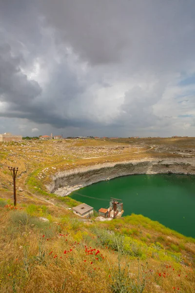 Bölgede bilinen en eski çukurun Konya 'nın 70 kilometre kuzeydoğusunda yer alan ve Karatay ilçesi sınırları içinde bulunan Kzren subatanı olduğu belirtildi..