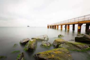 Uzun pozlama iskelesi ve manzarası 