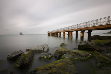 Uzun pozlama iskelesi ve manzarası 