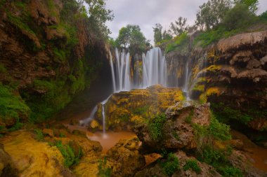Konya Hadim 'deki Göksu nehrinde yer almaktadır. Yerkpr şelalesi ya da Hadim Goksu şelalesi olarak bilinir..