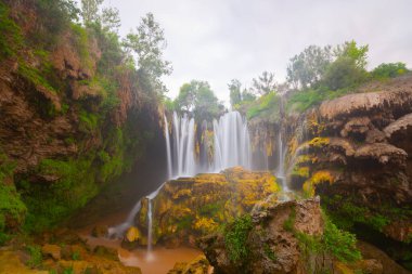 Konya Hadim 'deki Göksu nehrinde yer almaktadır. Yerkpr şelalesi ya da Hadim Goksu şelalesi olarak bilinir..