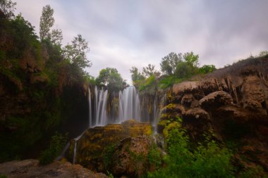 Konya Hadim 'deki Göksu nehrinde yer almaktadır. Yerkpr şelalesi ya da Hadim Goksu şelalesi olarak bilinir..