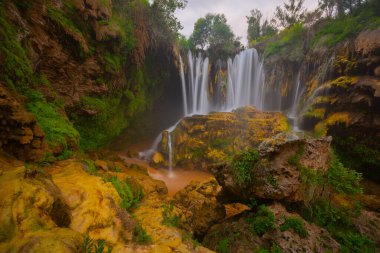 Konya Hadim 'deki Göksu nehrinde yer almaktadır. Yerkpr şelalesi ya da Hadim Goksu şelalesi olarak bilinir..