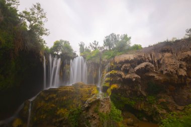 Konya Hadim 'deki Göksu nehrinde yer almaktadır. Yerkpr şelalesi ya da Hadim Goksu şelalesi olarak bilinir..