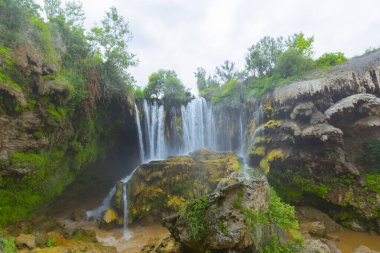 Konya Hadim 'deki Göksu nehrinde yer almaktadır. Yerkpr şelalesi ya da Hadim Goksu şelalesi olarak bilinir..