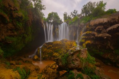 Konya Hadim 'deki Göksu nehrinde yer almaktadır. Yerkpr şelalesi ya da Hadim Goksu şelalesi olarak bilinir..