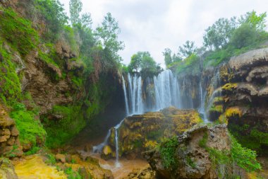 Konya Hadim 'deki Göksu nehrinde yer almaktadır. Yerkpr şelalesi ya da Hadim Goksu şelalesi olarak bilinir..