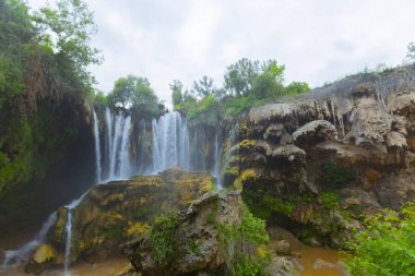 Konya Hadim 'deki Göksu nehrinde yer almaktadır. Yerkpr şelalesi ya da Hadim Goksu şelalesi olarak bilinir..