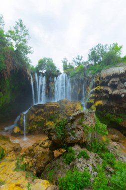 Konya Hadim 'deki Göksu nehrinde yer almaktadır. Yerkpr şelalesi ya da Hadim Goksu şelalesi olarak bilinir..
