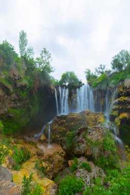 Konya Hadim 'deki Göksu nehrinde yer almaktadır. Yerkpr şelalesi ya da Hadim Goksu şelalesi olarak bilinir..